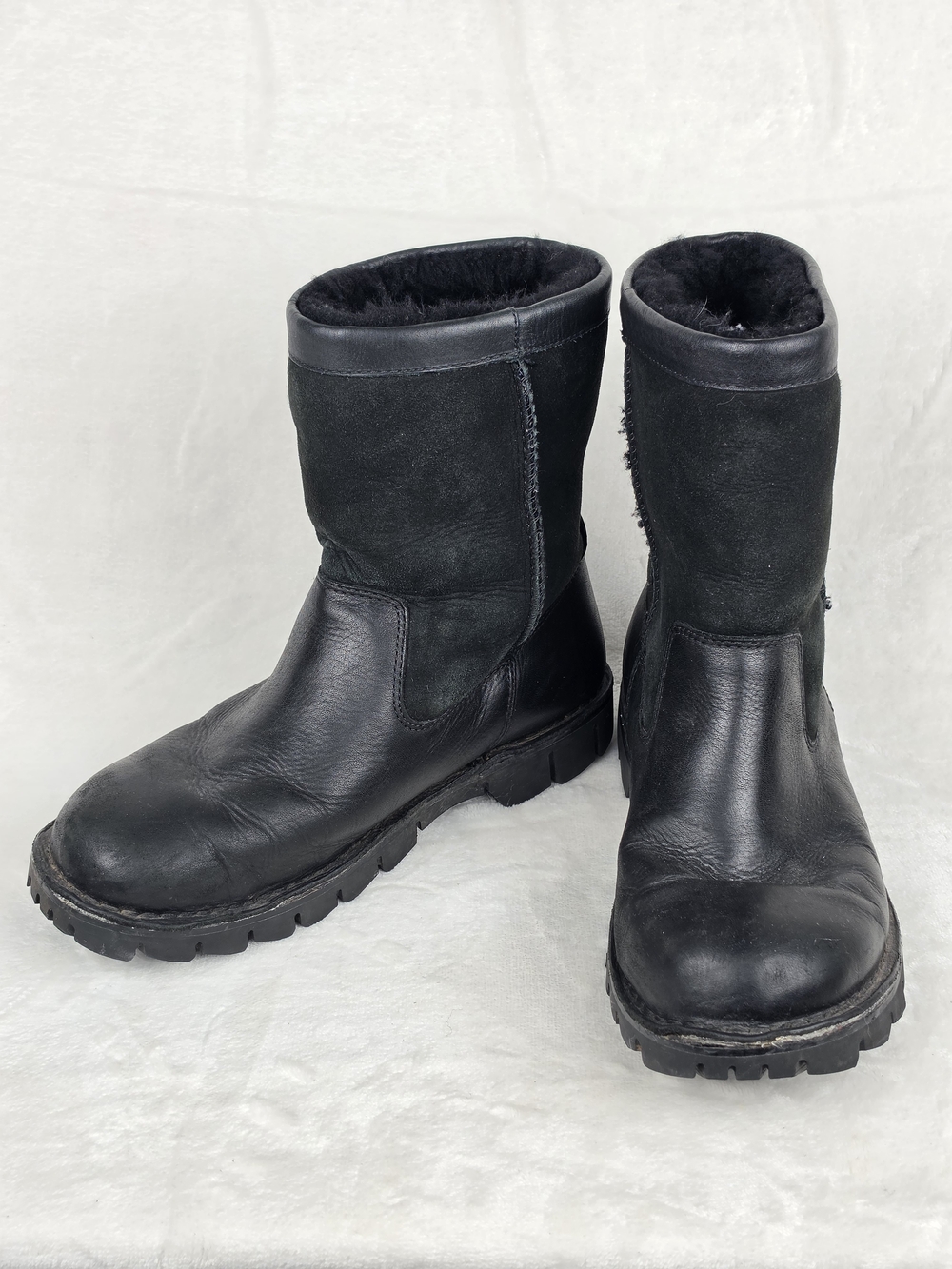 UGG Remer Men's‎ 8 Black Leather Shearling Lined Lug Sole Winter Boot 5459